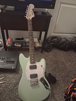 FENDER MUSTANG