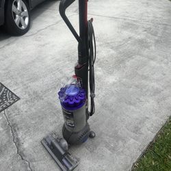 Dyson Animal Ball Upright Vacuum Works Great