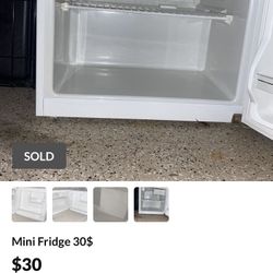 Mini Fridge 50$