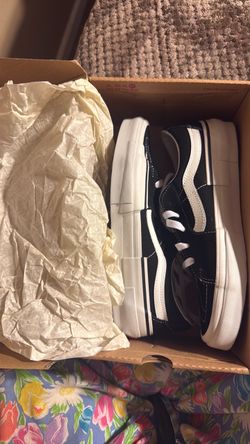 Vans 8 US for man 9.5 US woman$40
