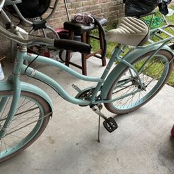 🥶🥶 Hermosa Bicicleta Para Mujer🥶 Hay Que Cambiarle Un Pedal Pero Está En Buenas Condiciones