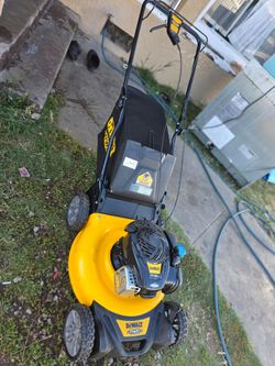 DEWALT 21 in. 150cc Briggs and Stratton 625ex Engine Rear Wheel Drive 2-in-1 Gas Self Propelled Walk Behind Lawn Mower