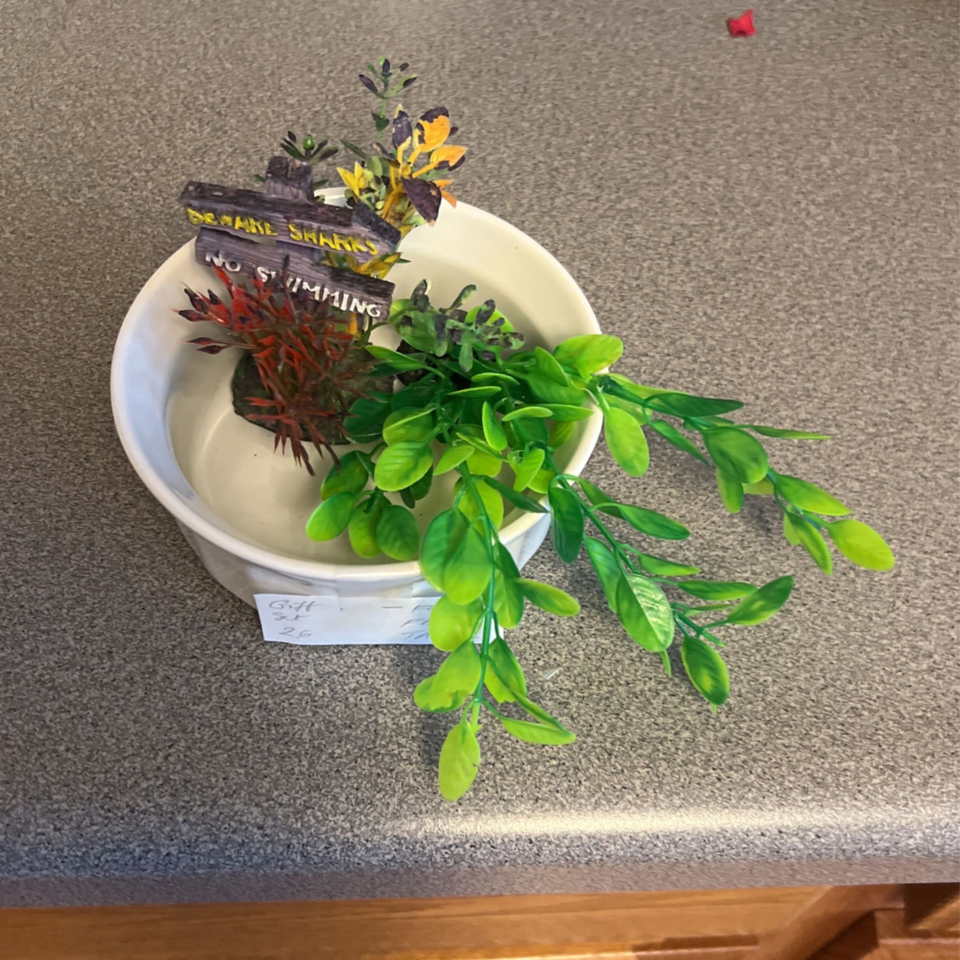 Fish tank plastic plants