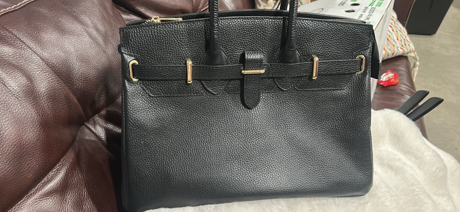 Black tote purse