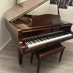 Yamaha Baby Grand Piano 