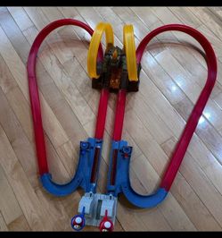 Mario Brothers with Bowser Hot Wheel RaceTrac