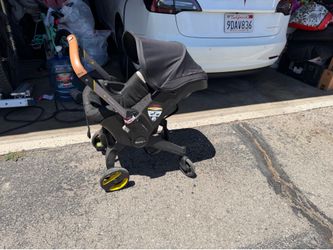 Doona Stroller with carseat base
