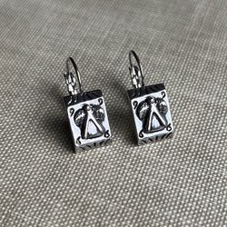 Women’s Silver Tone Embossed Angel Textured Accent rectangular Earrings NWOT