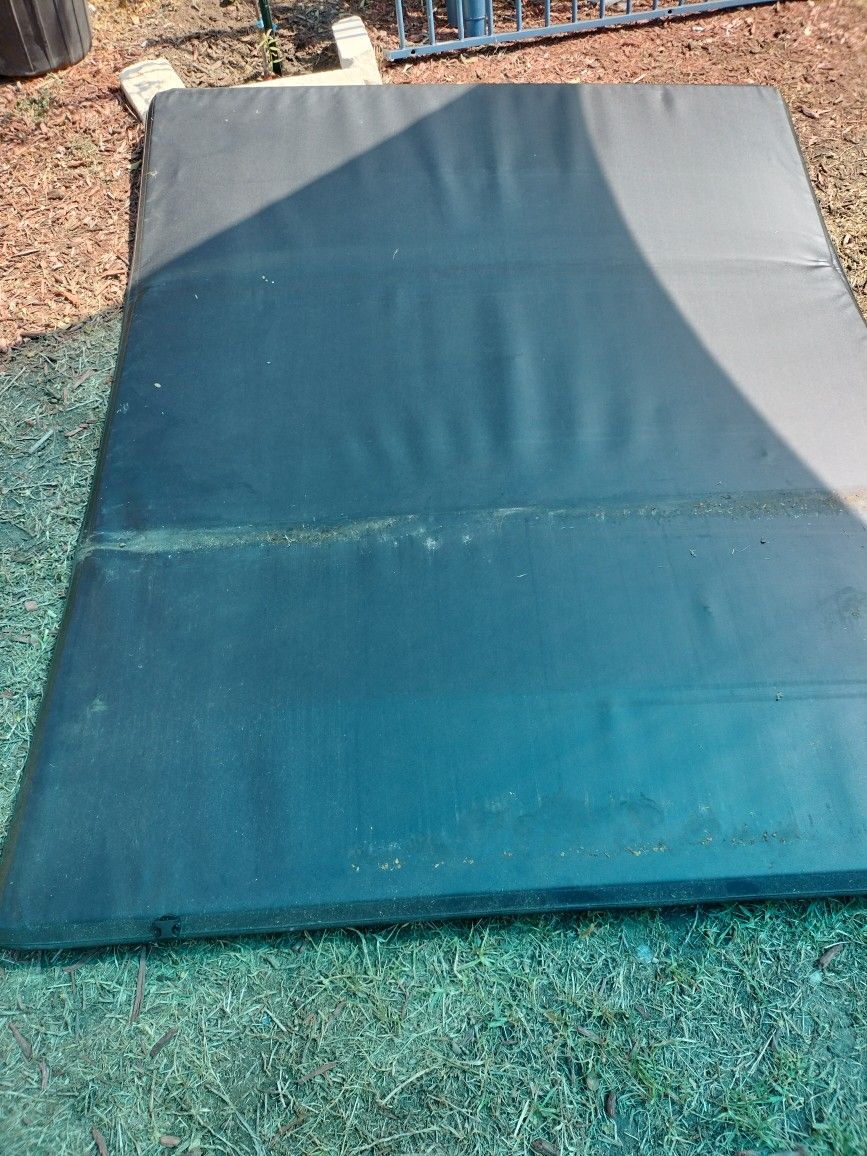 Tyger T3 Trifold Tonneau Cover Toyota Truck for Sale in San Antonio, TX