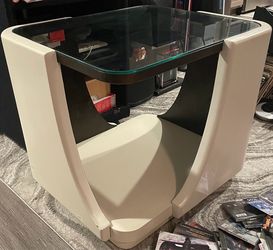 Glass Coffee Table for Sale $100