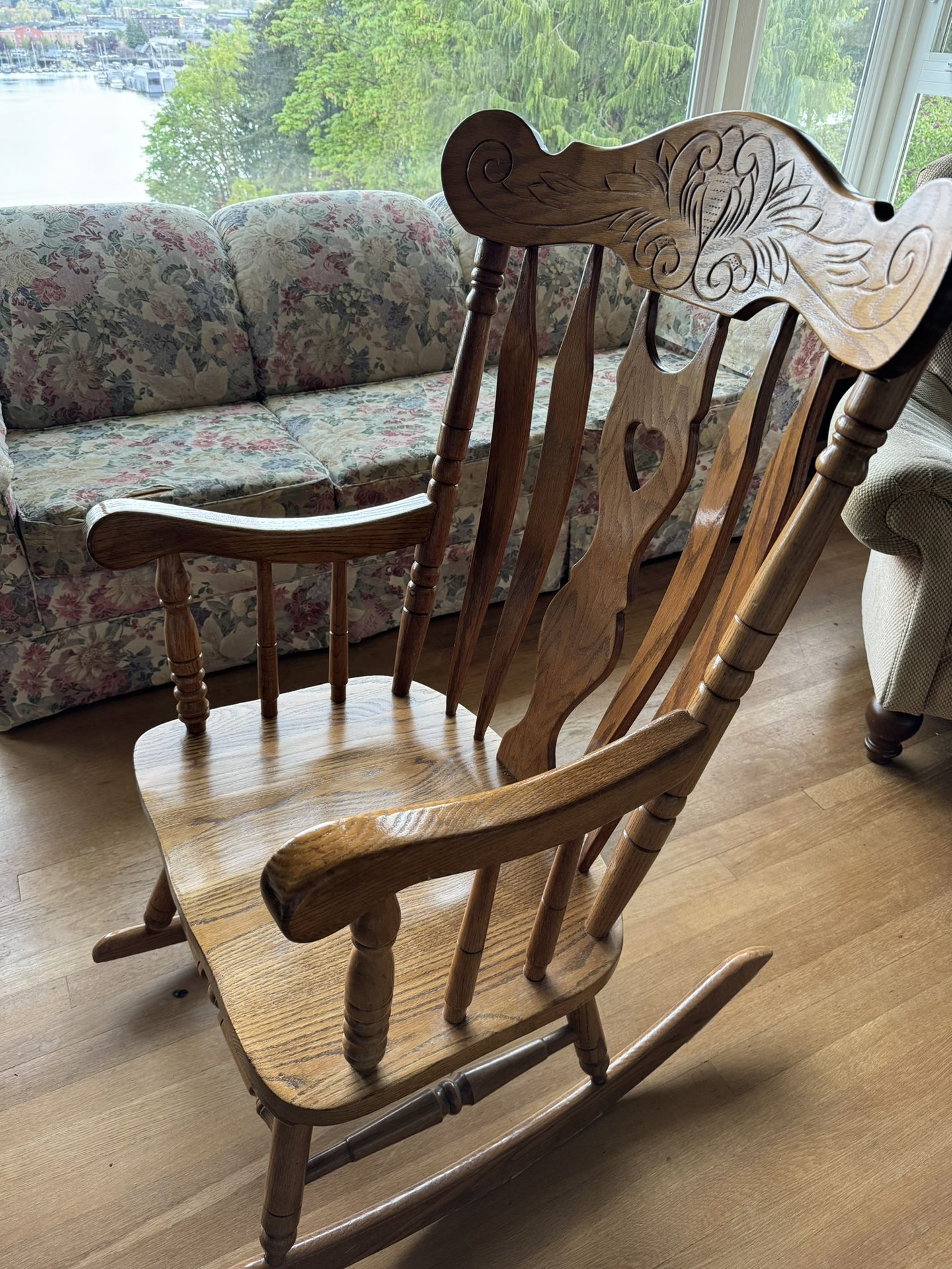 Rocking Chair – Full-Size Wooden