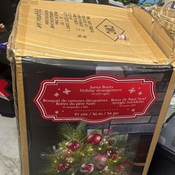 Santa Boots Holiday Arragment 35 Ft Ligths