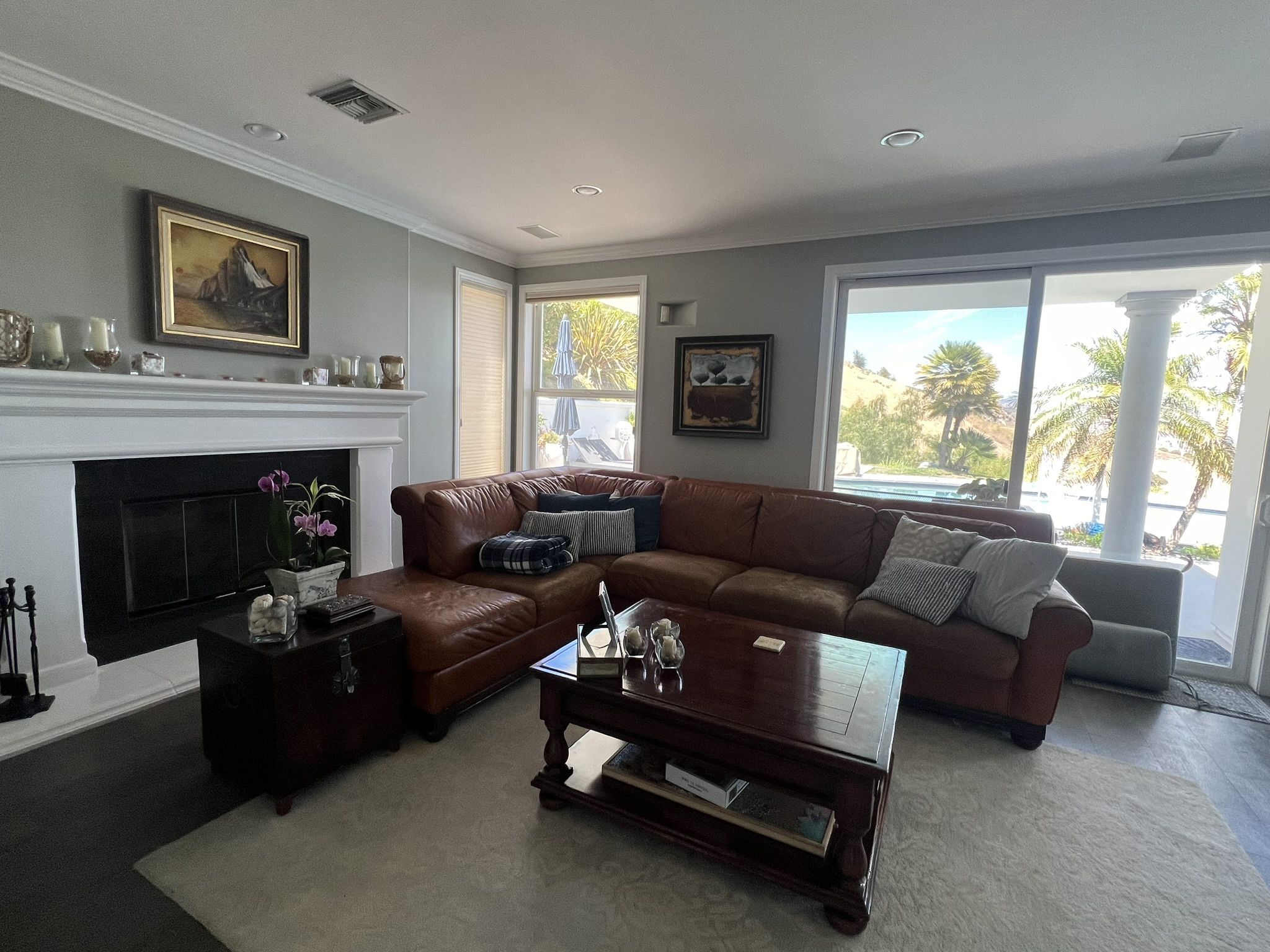 Super comfy, High End Leather Sofa Sectional
