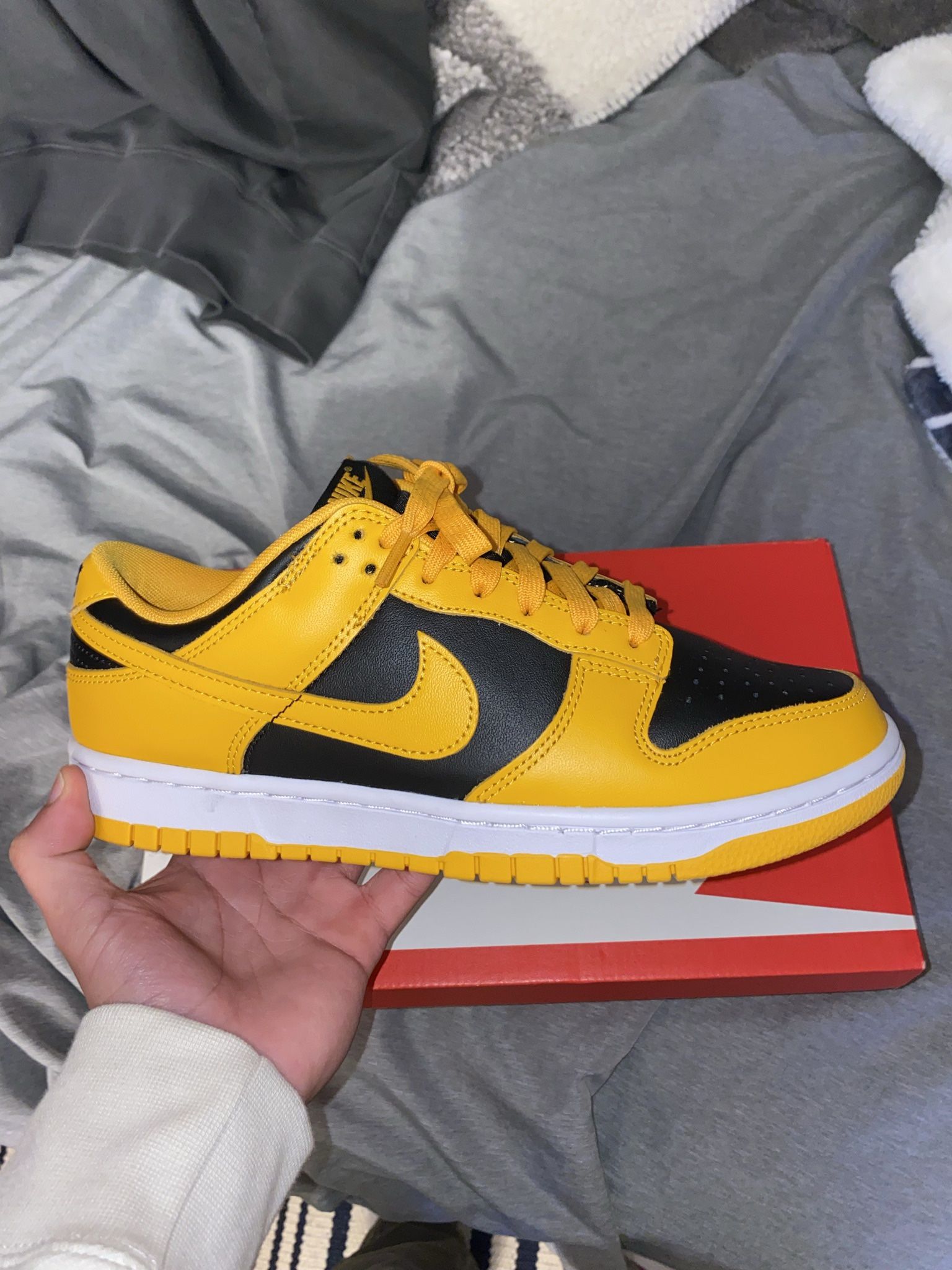 Nike SB Dunk Low Championship Goldenrod Black Yellow Size 8 Sneaker Shoe for Sale in Los Banos, CA - OfferUp