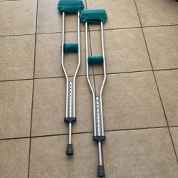Crutches With arm And Hand Pads