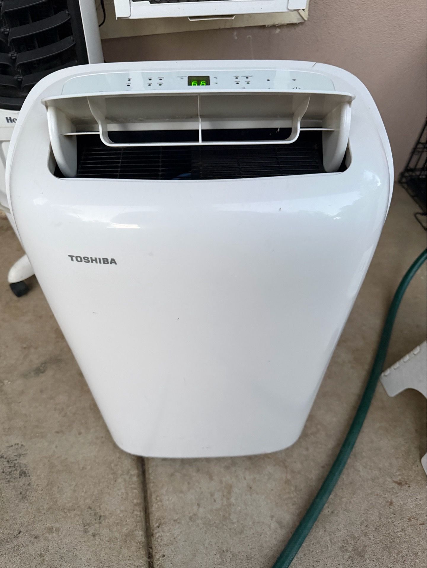 TOSHIBA PORTABLE AIR CONDITIONER
