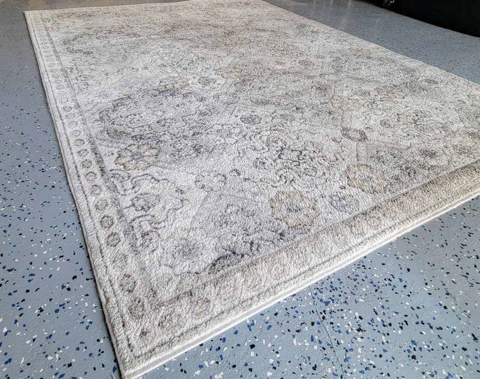 5x7 Beige / Gray Area Rug