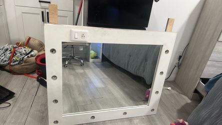 Vanity mirror
