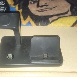 Samsung Smart Charging Dock Charges watch earbuds and phone