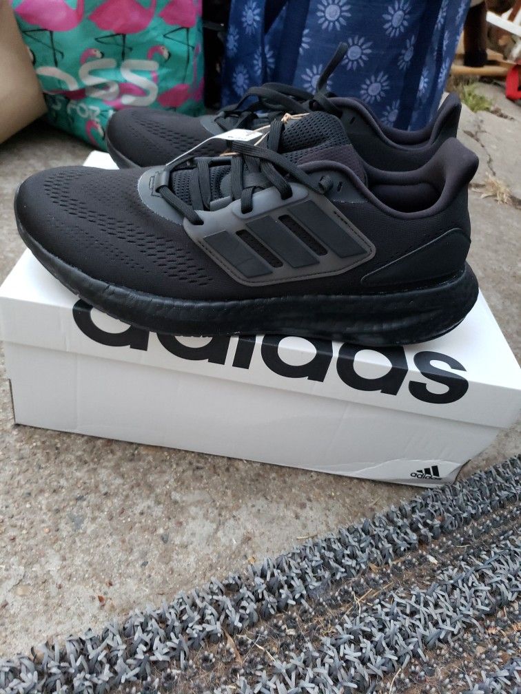 Addidas Pureboost 22  & Accessories