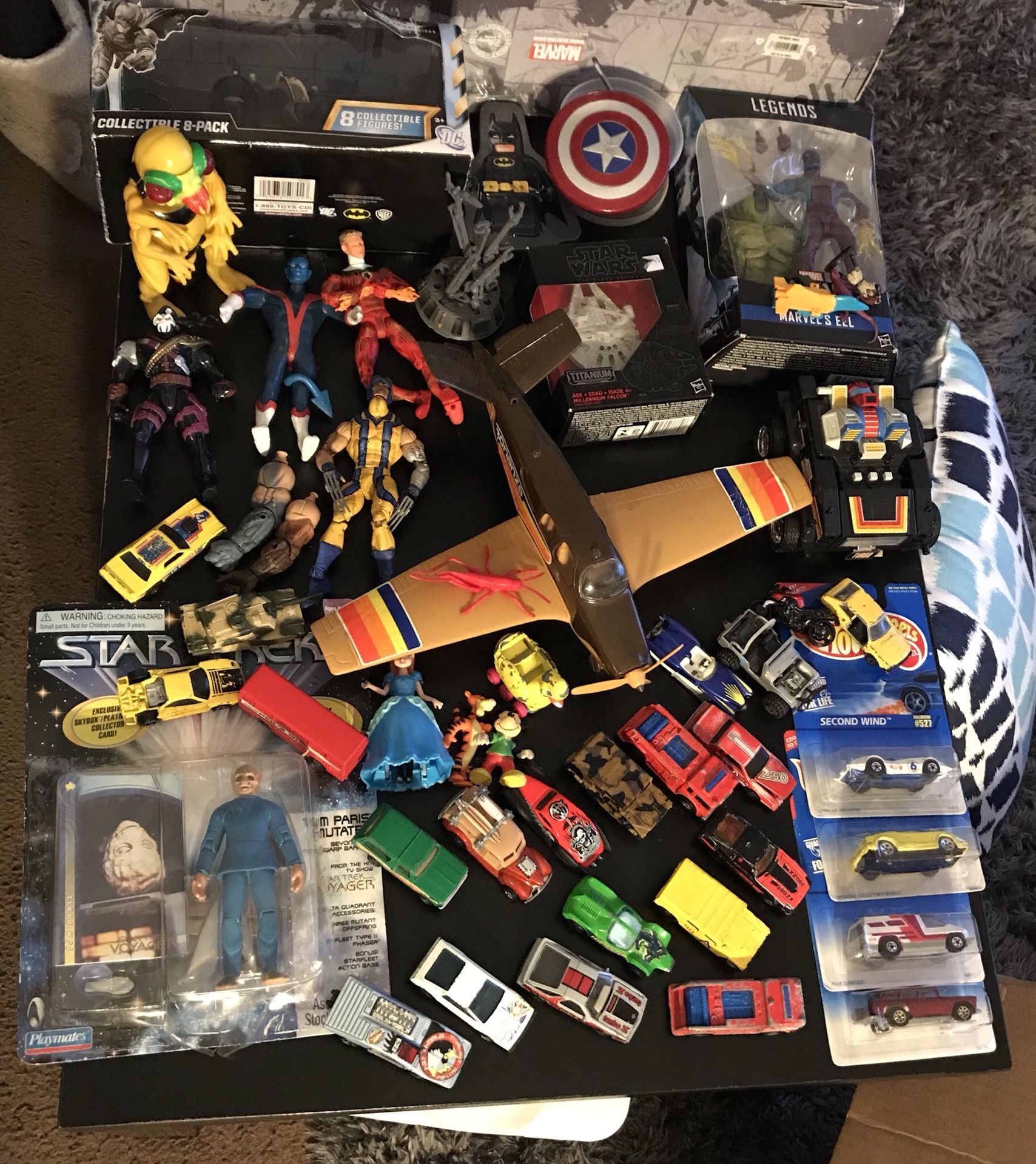 Lot of figures vintage and modern marvel hot Wheels