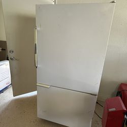 Refrigerator (Must Pick Up) 