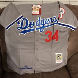 Dodgers Fernando Valenzuela (throwback jersey)