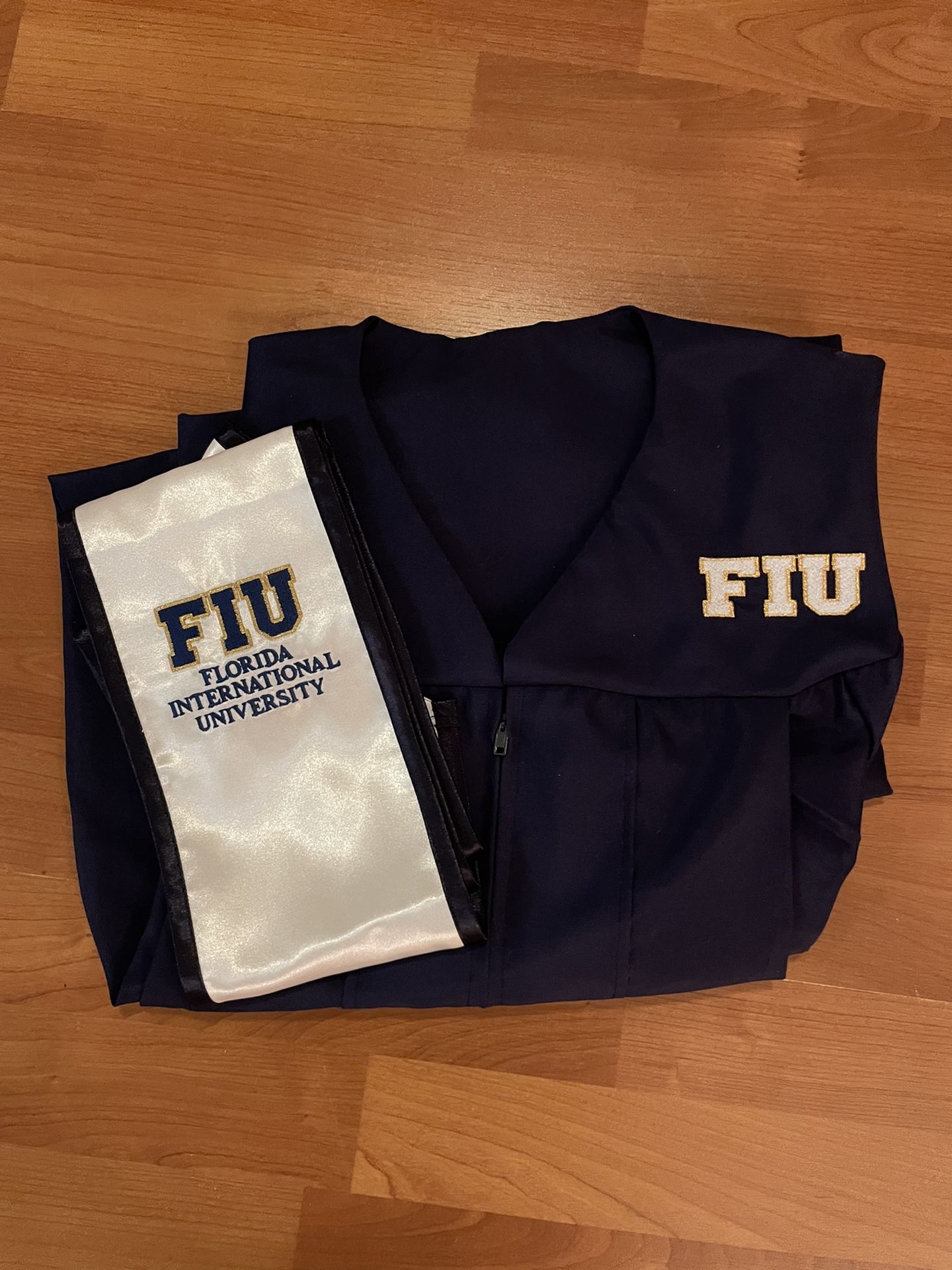 FIU- Florida International University Bachelors Gown & Stole 