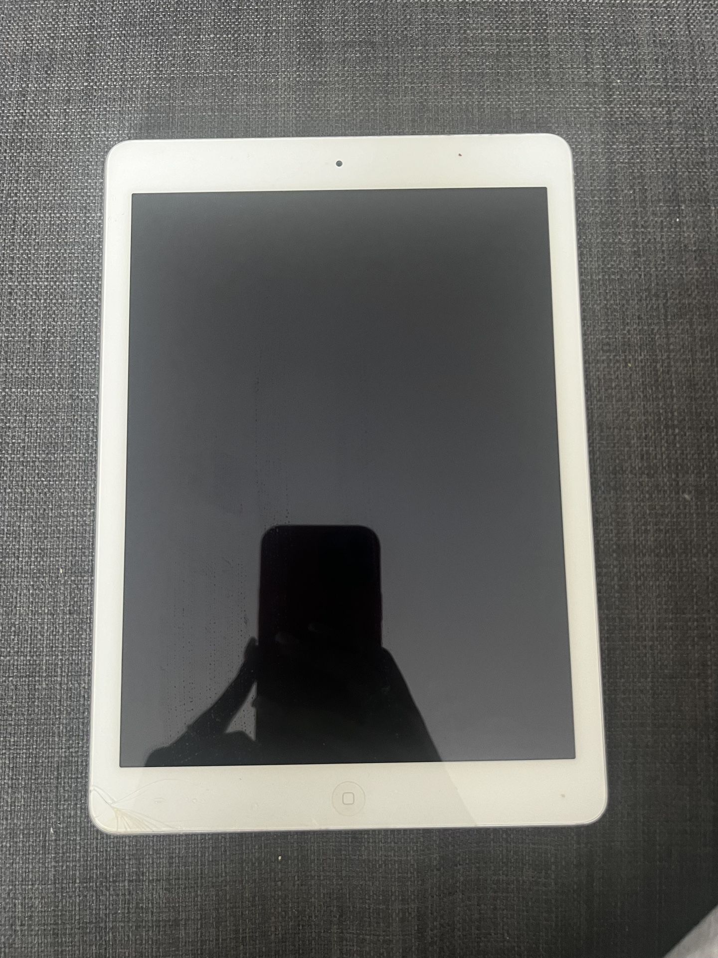 White IPad Mini 1st Generation + Case