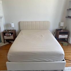 Full Size Bed Frame w/ 4 Storage Drawers - Excellent Condition!