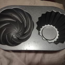 Nordic Ware Cute Cupcake 6-in Baking Pan