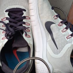 7.5 Woman's Jr's  Nike Running Shoe