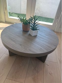 Oak round coffee table