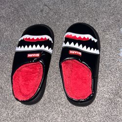 SHARK COMFY SLIDES 