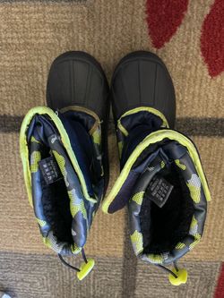 Big boy snow boots size 3