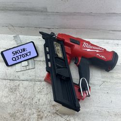LIGHTLY USED Milwaukee M18 FUEL 3-1/2 in. 18V 30-Degree Cordless Framing Nailer (Tool Only)