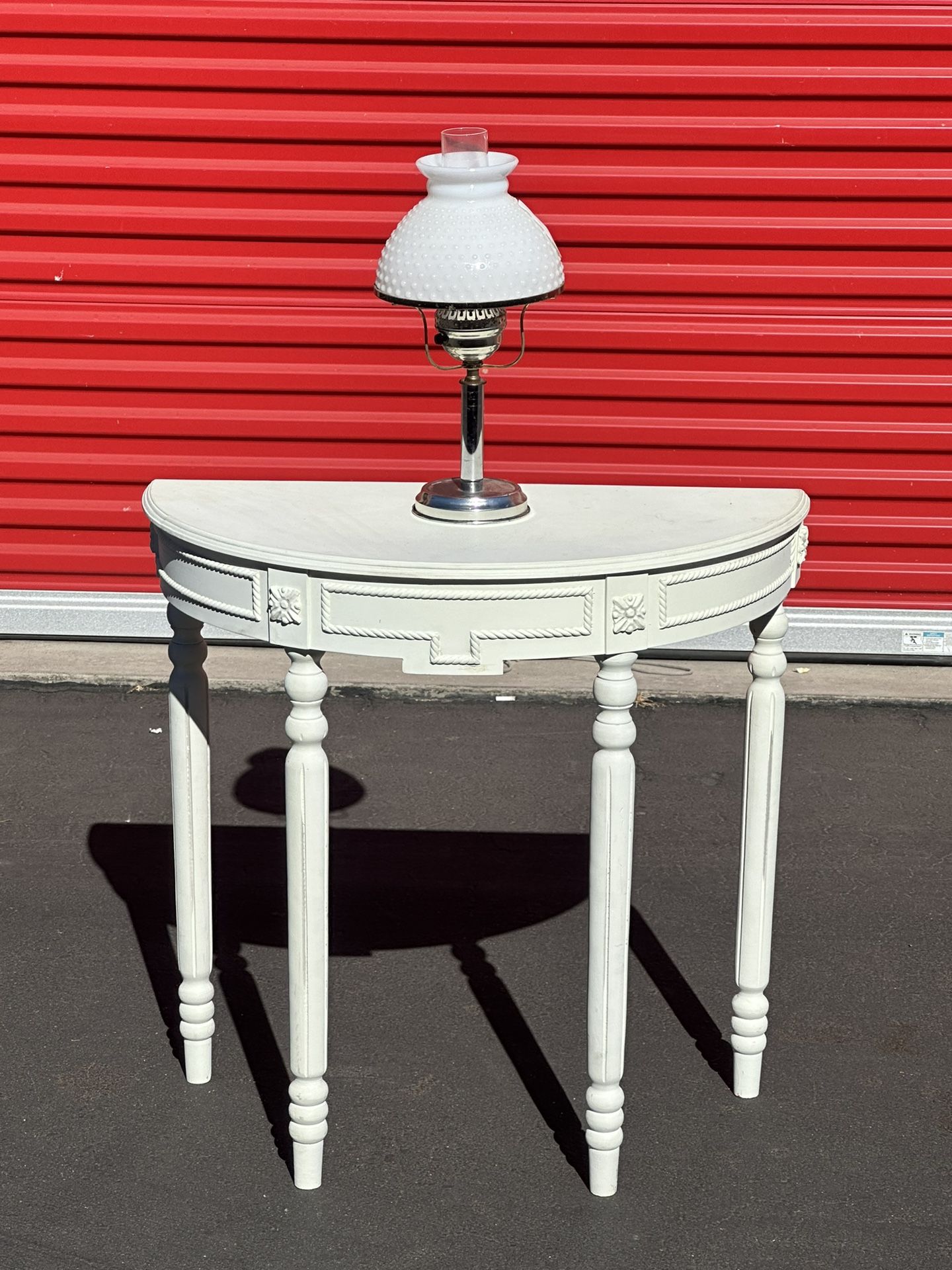 Vintage Lamp With Console Table