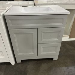 Sedgewood 30.5 in. W x 18.75 in. D x 34.375 in. H Single Sink Bath Vanity in Dove Gray with Arctic Solid Surface Top