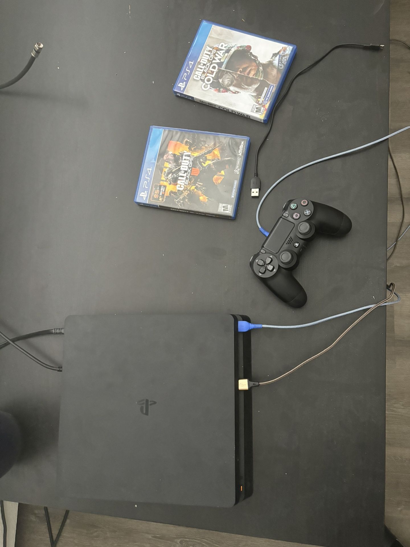 PS4 slim 1TB