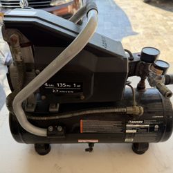 Husky 4 Gallon 135 Psi Air Compressor 