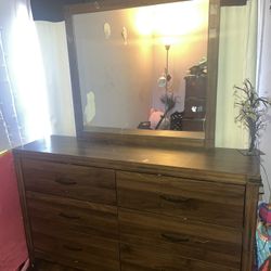 6 Door Dresser With Mirror