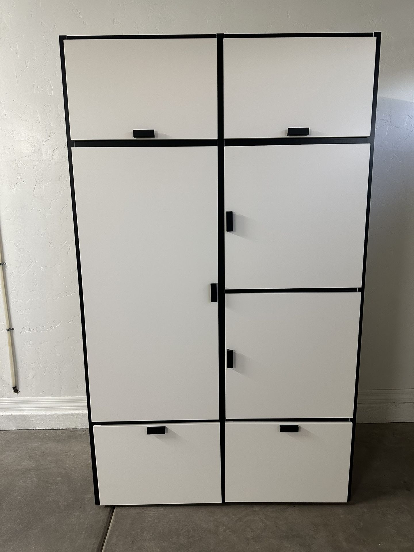 Spacious Wardrobe (looks like new)