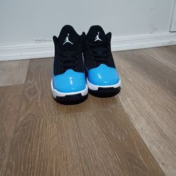 Men's Max Aura 2 Mid Sneaker