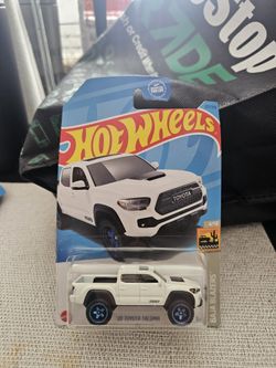 Hot Wheels Baja Blazers '20 Toyota Tacoma Toy