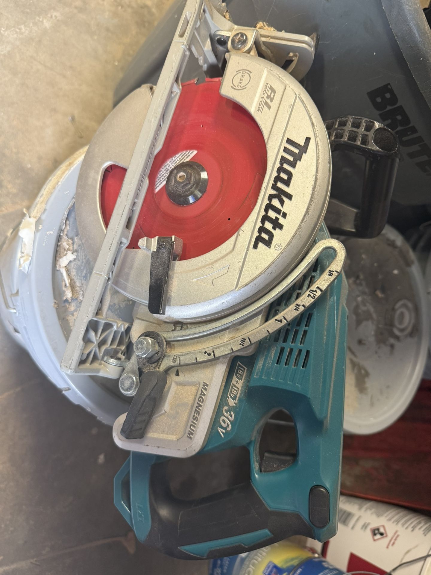 Makita Skil Saw 36 V