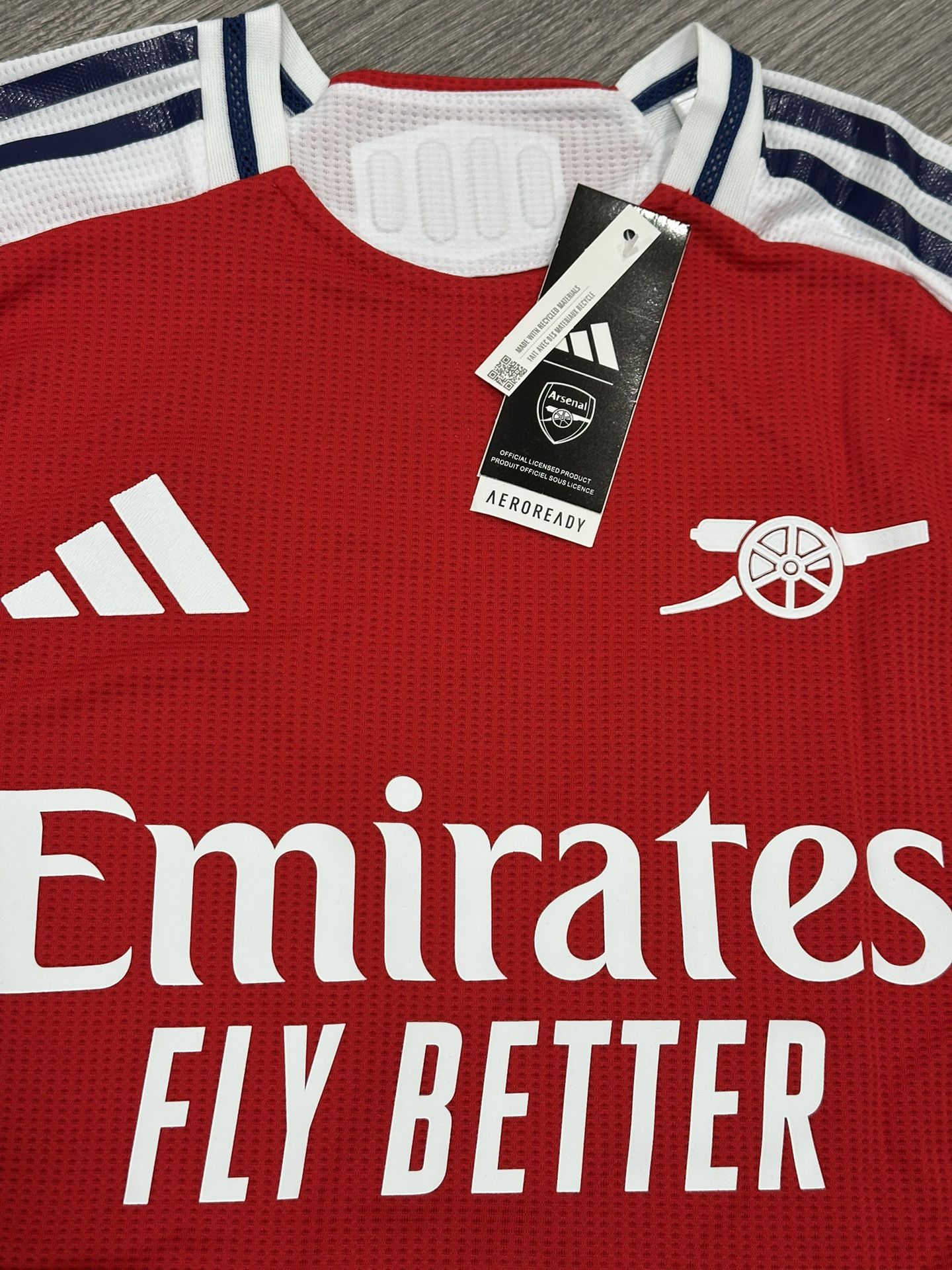 CAMISETA OFICIAL DEL ARSENAL. HOME JERSEY SAKA 7. 2XL PLAYER VERSION 2025.