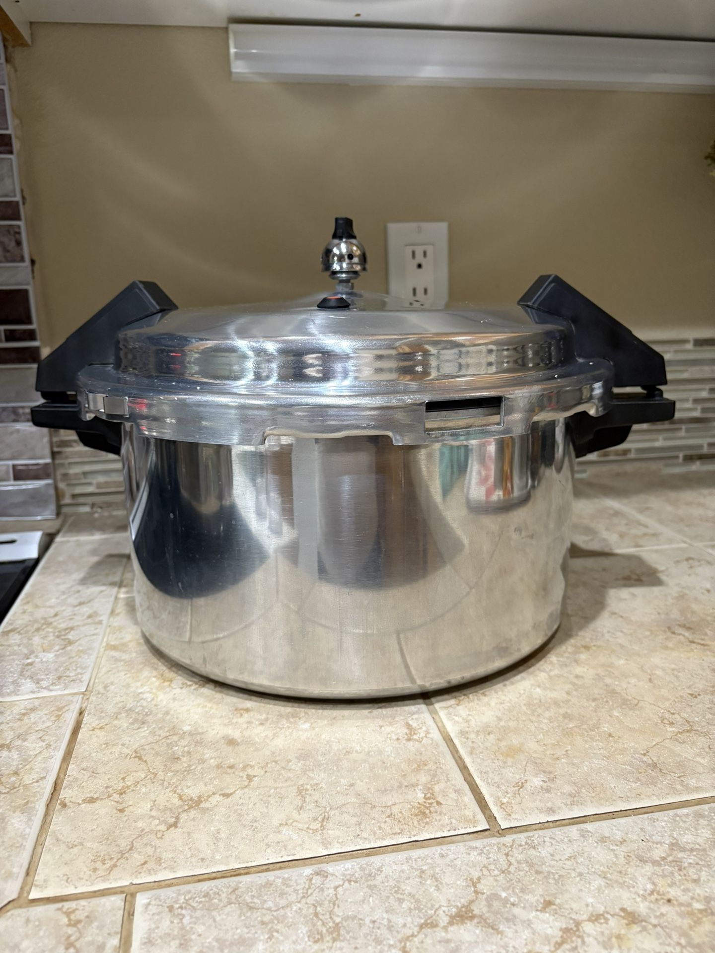 Large Mirro Pressure Pot 12 Quarts