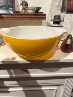 Vintage Pyrex Yellow Cinderella Mixing Bowl