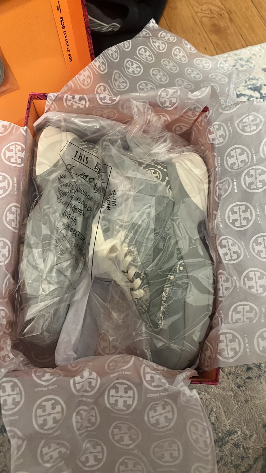 Tory Burch Size 7 for Sale in Chicago, IL - OfferUp