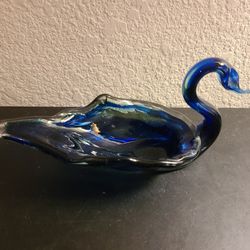 EXQUISITE Hand Blown Sooner Swirl Glass 8" Swan Figurine.
